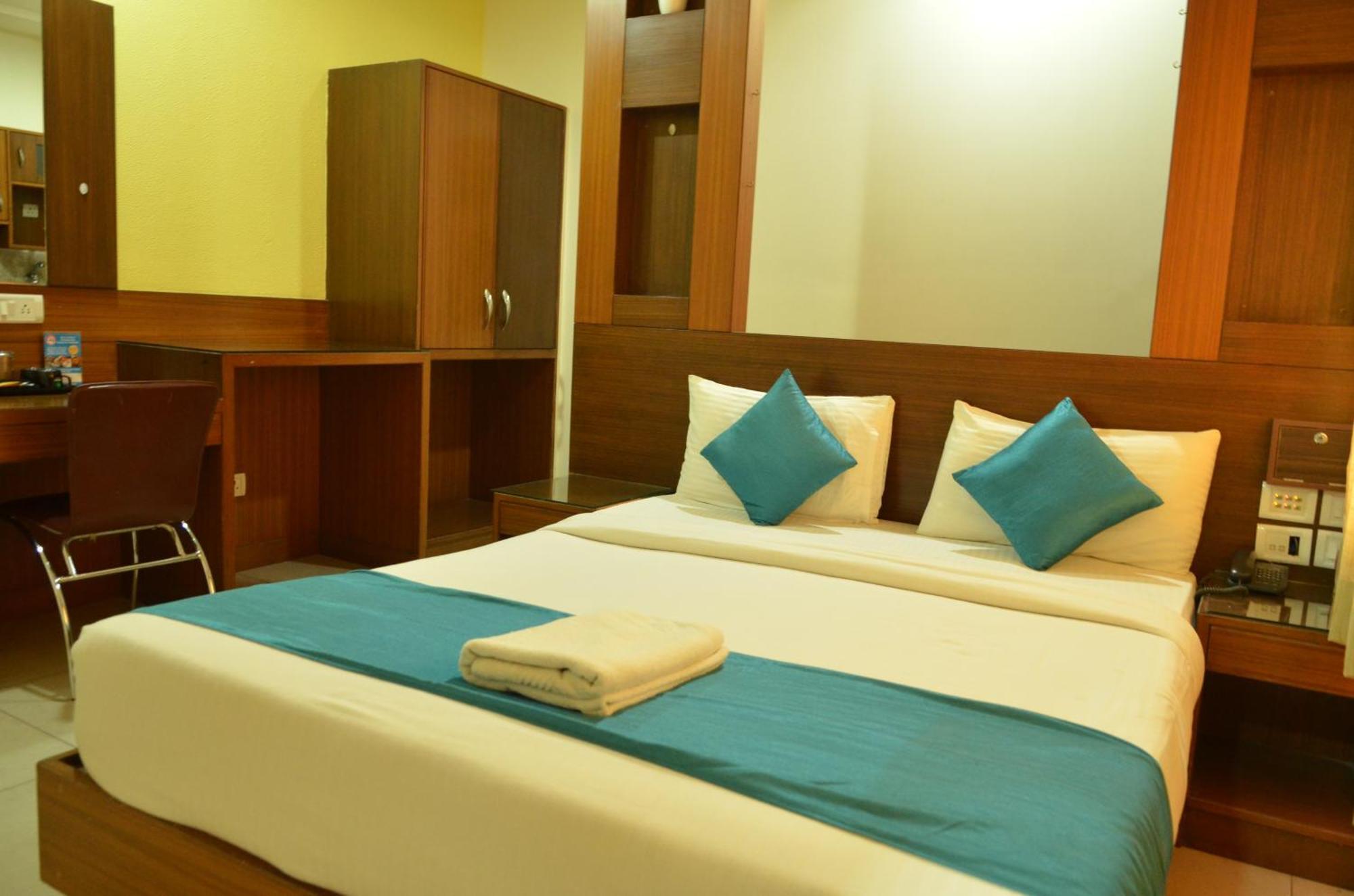 Cubbon Suites - 10 Minute Walk To Mg Road, Mg Road Metro And Church Street Bangalore Luaran gambar