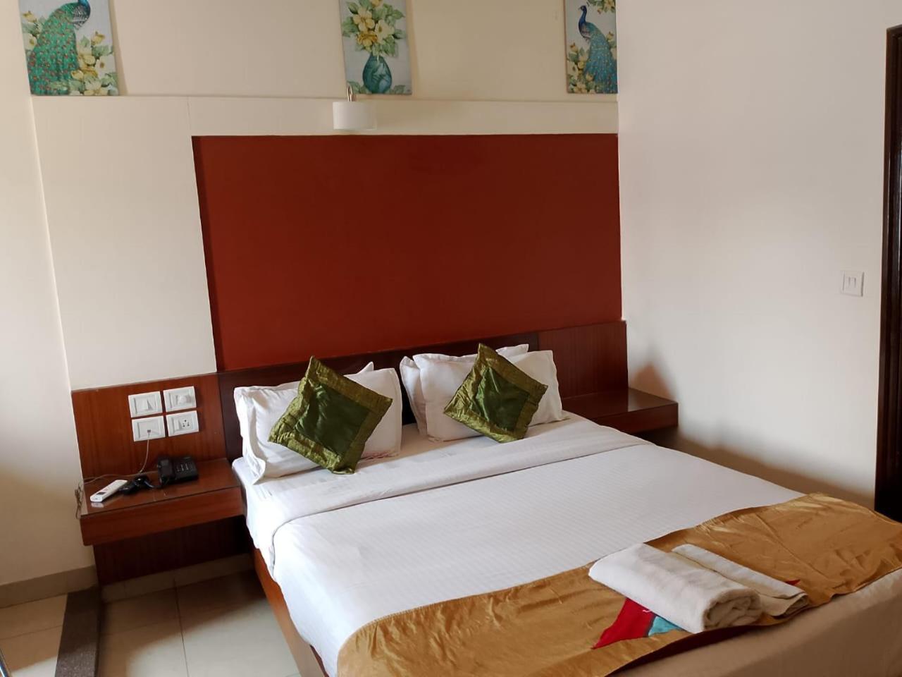 Cubbon Suites - 10 Minute Walk To Mg Road, Mg Road Metro And Church Street Bangalore Luaran gambar